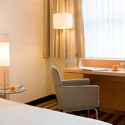 מלון Mercure Am Dom 3*